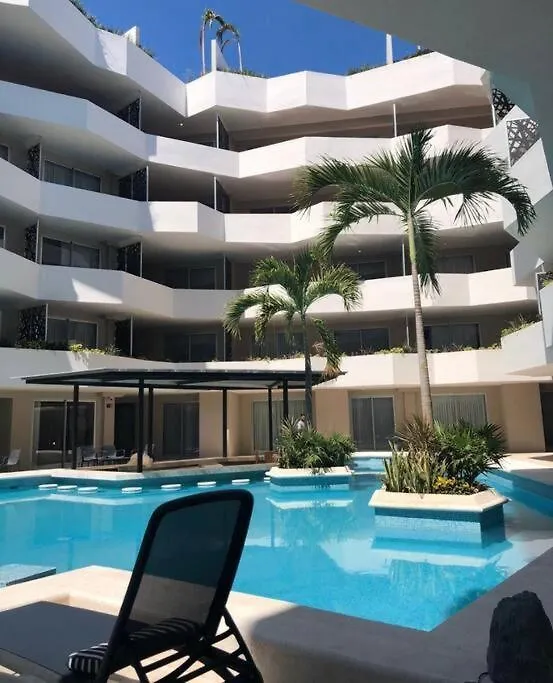 Ideally Located Studio Steps From The 5Th Avenue Playa del Carmen Apartment