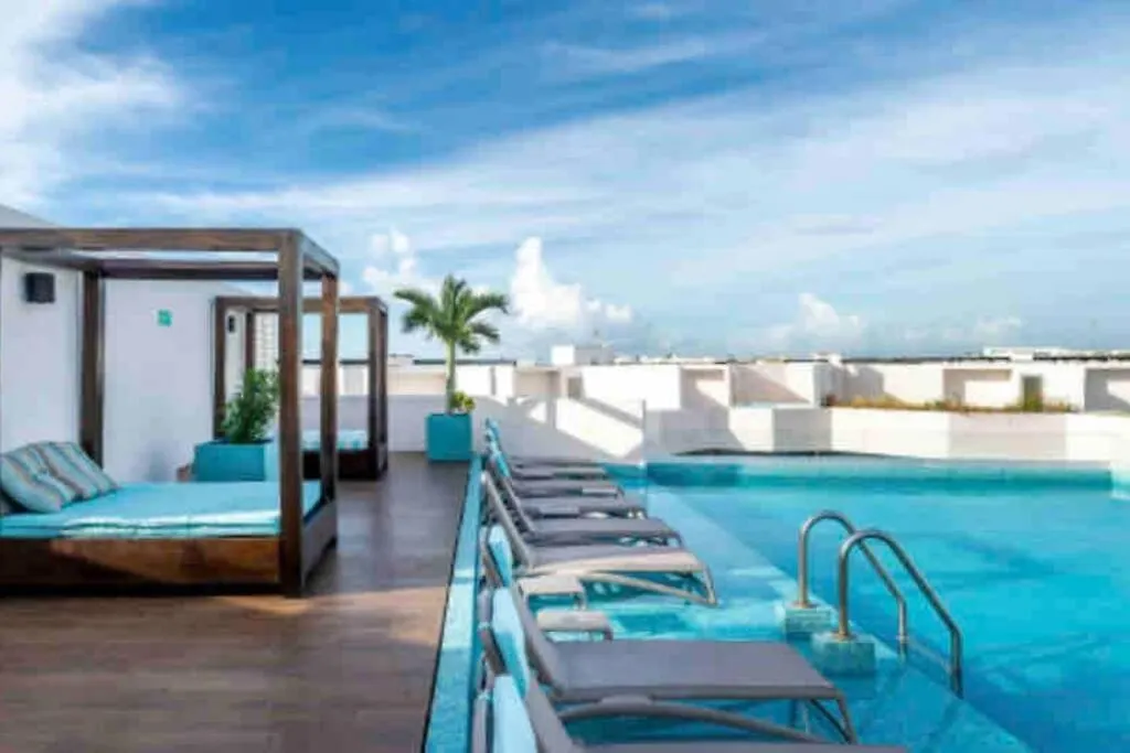 Ideally Located Studio Steps From The 5Th Avenue Playa del Carmen Apartment